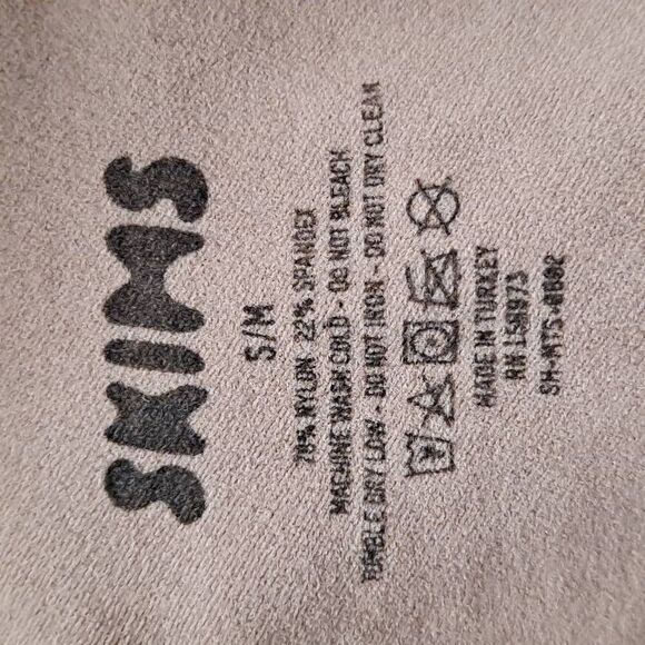 Skims Sculpting shapewear bottom Nwot - Picture 8 of 8